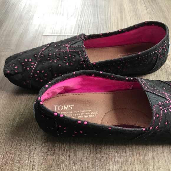 Sold on eBay • TOMS SIZE 10W BLACK PINK FLOWER - Picture 3 of 8